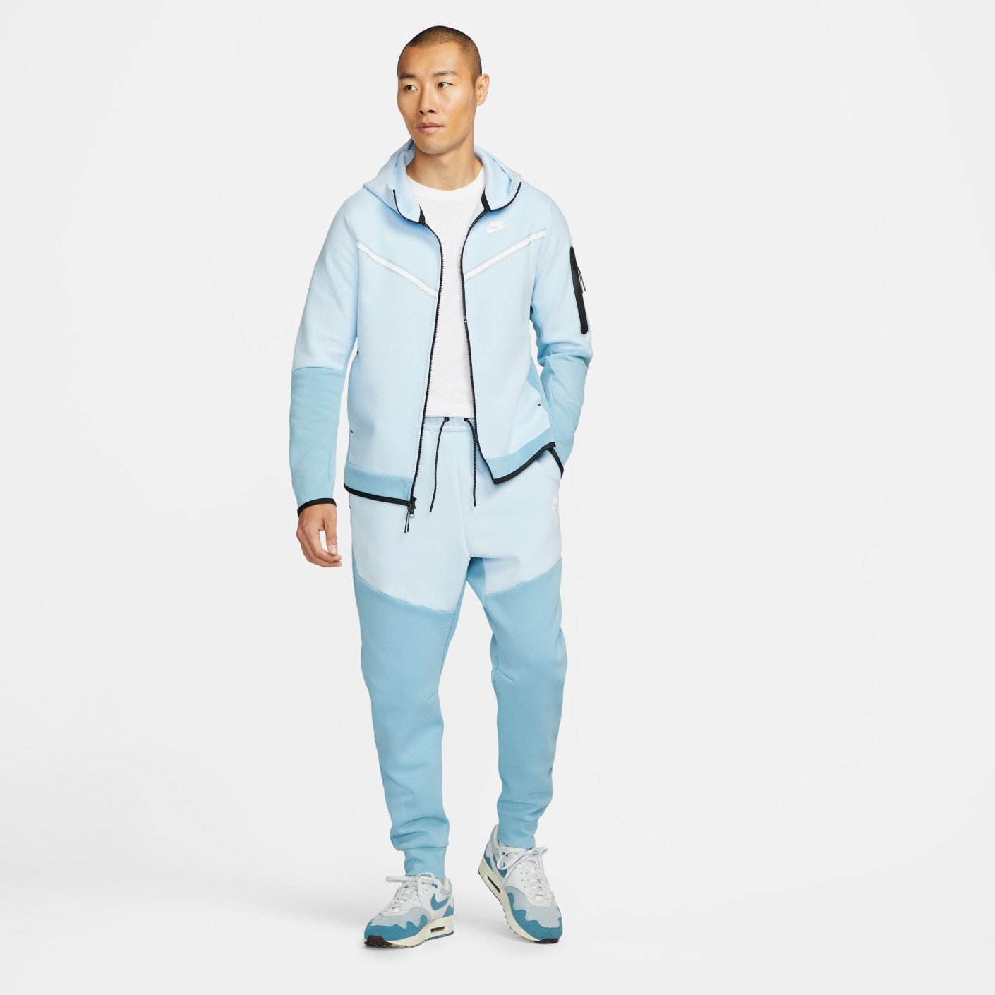 Baby blue nike joggers deals